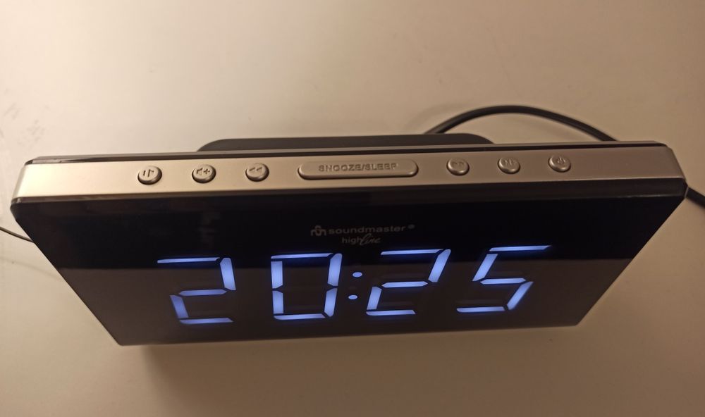 Radio Digital FM și ceas / alarmă - origine Germania stare foarte bună