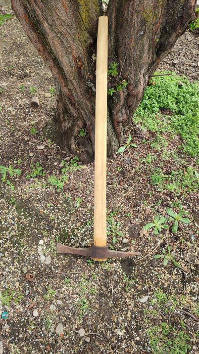 Târnăcop facut la forjă