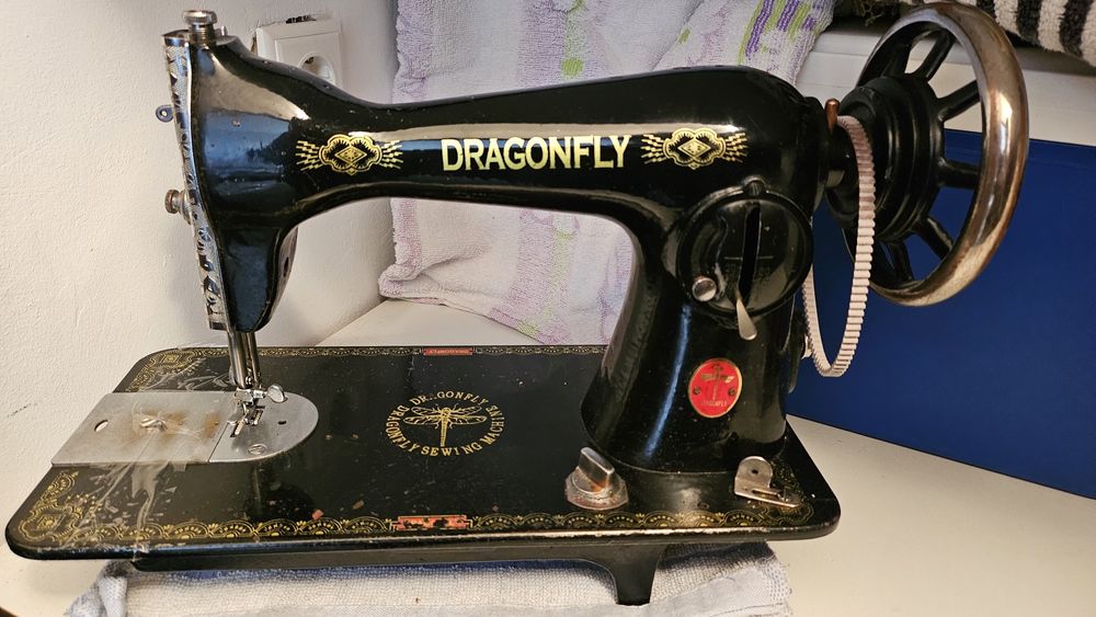 Masina de cusut veche Dragonfly
