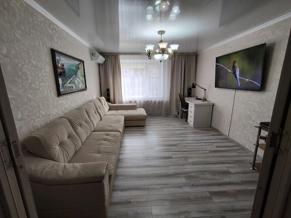 Продам квартиру 4 комнаты ! 11 мкр 14 дом!