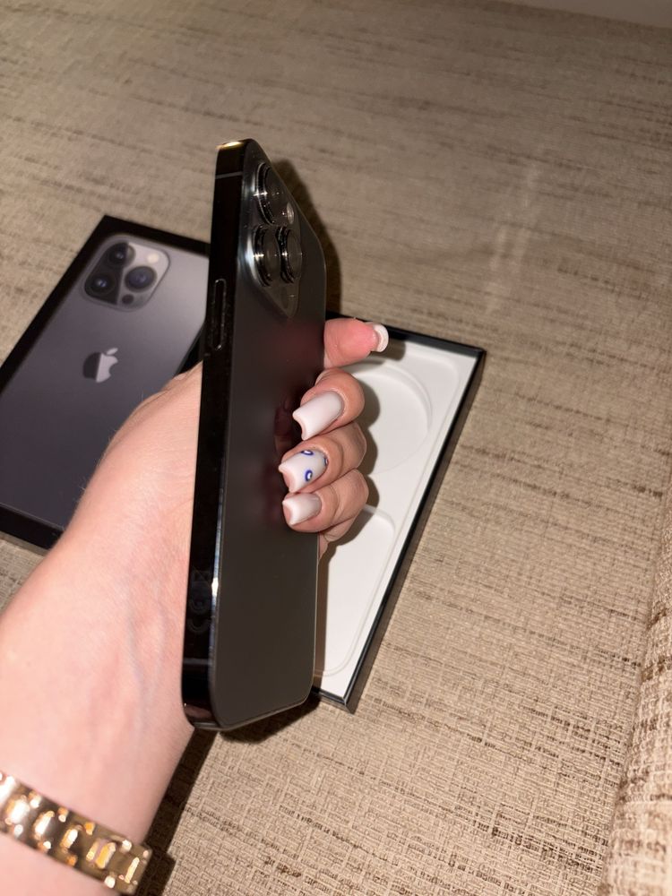 Продавам Iphone 13 pro