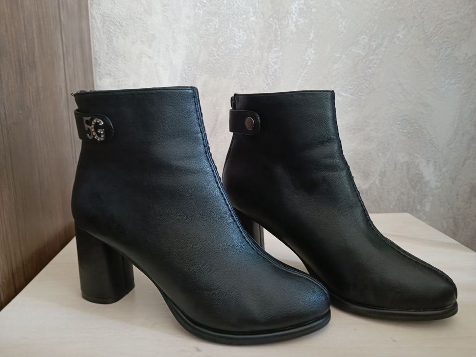 Srochna sotiladi koreyskiy  Oyoq kiyim etik 37 razmer