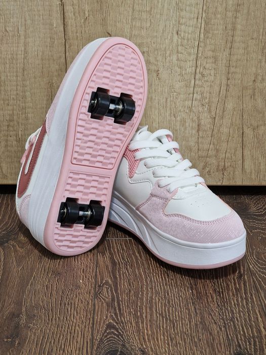 Adidasi cu role detașabile