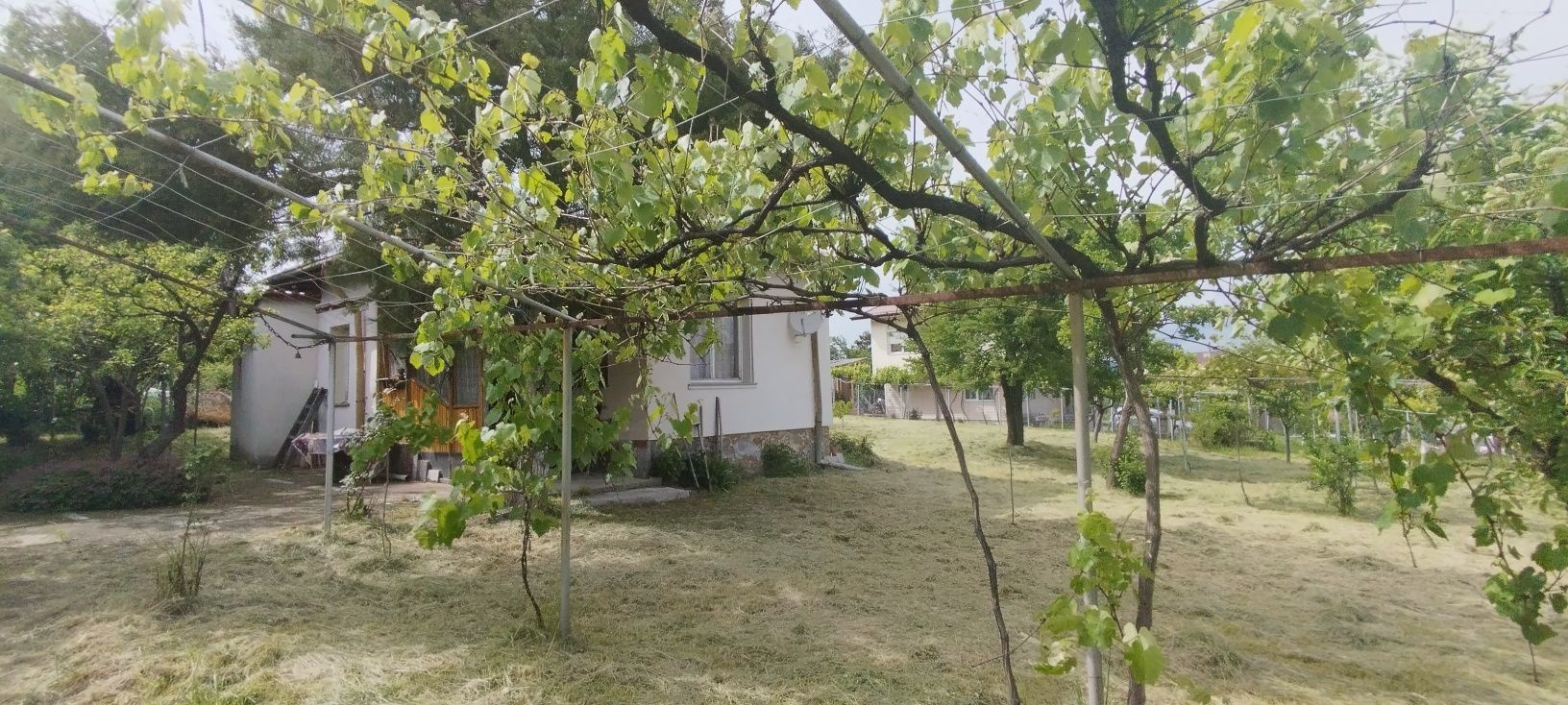 Продава се къща в центъра на село Чуковец, община Радомир