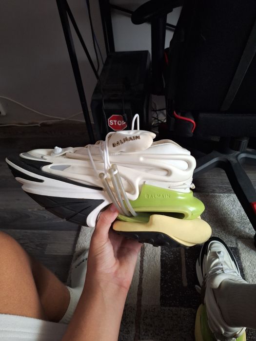 Vând adidasi balmain