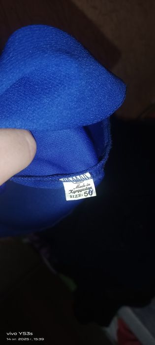 Продам два платья и зимнюю шапку.