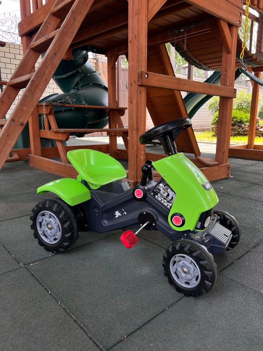 Продам детский трактор с педалями