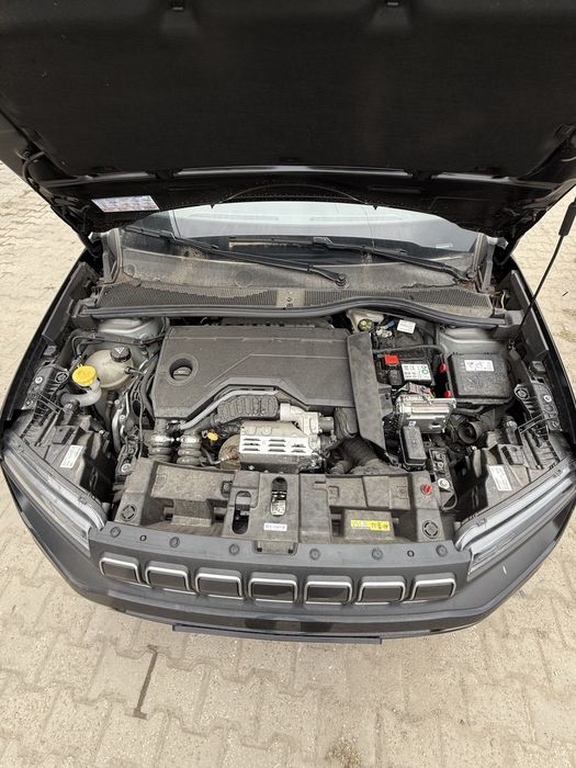 Jeep avenger hybrid 2024 avariat