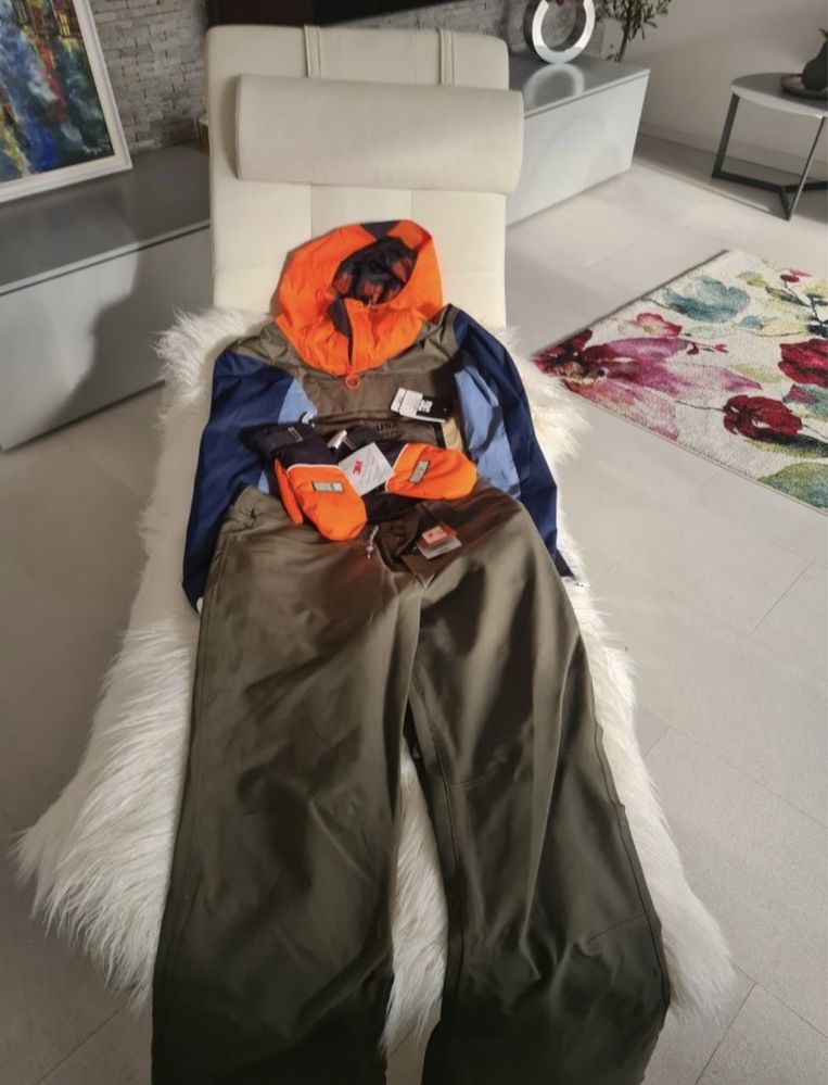 Costum, compleu, echipament snowboard sau ski DC