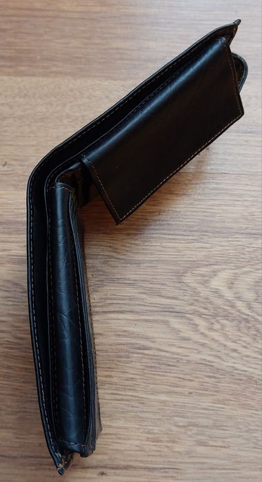 Портфейли от естествена кожа различни видове