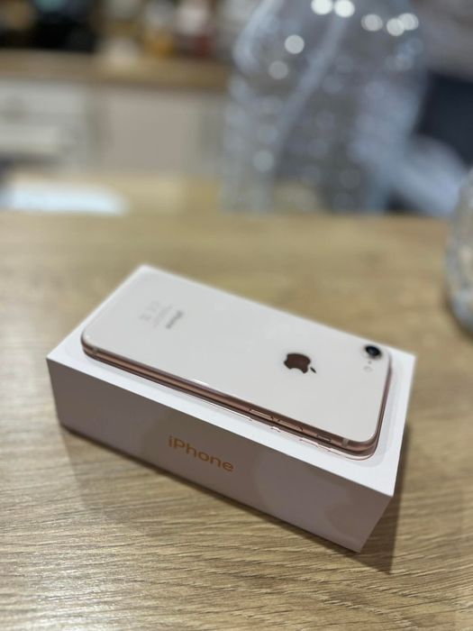 Iphone 8 64 GB .