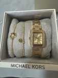 Când ceas Michael Kors nou