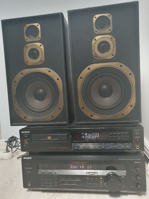 Cd-Player cu Radio-amplificator Sony + 2 boxe UNIVERSUM