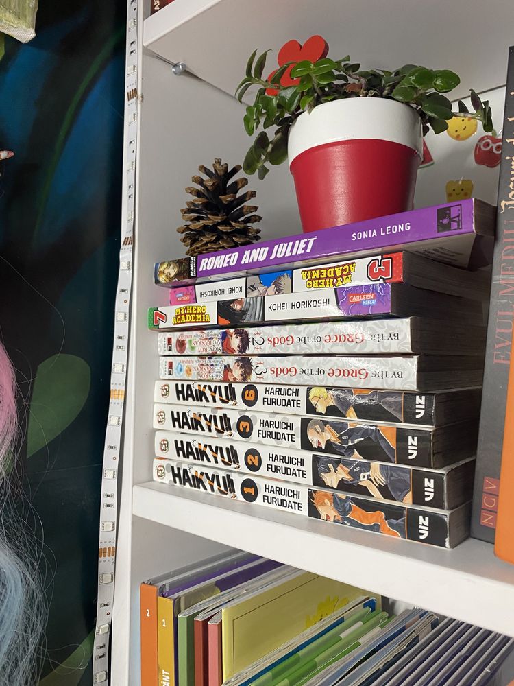 Manga in engleza. Volumele sunt scrise in descriere