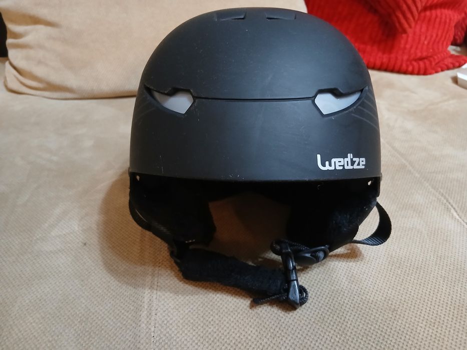 Продавам ски каска