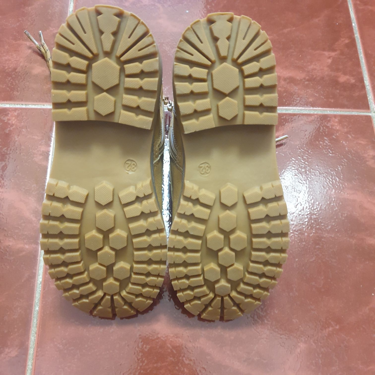 Vand bocanci OUTDOORS marimea 32