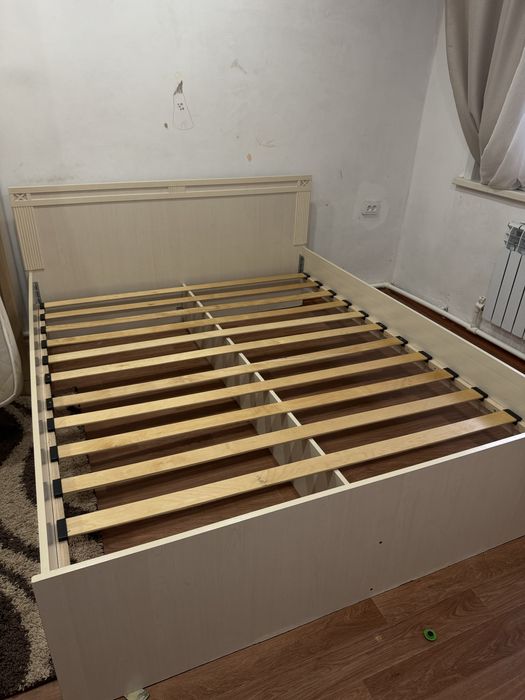 Продам кровать без матраса