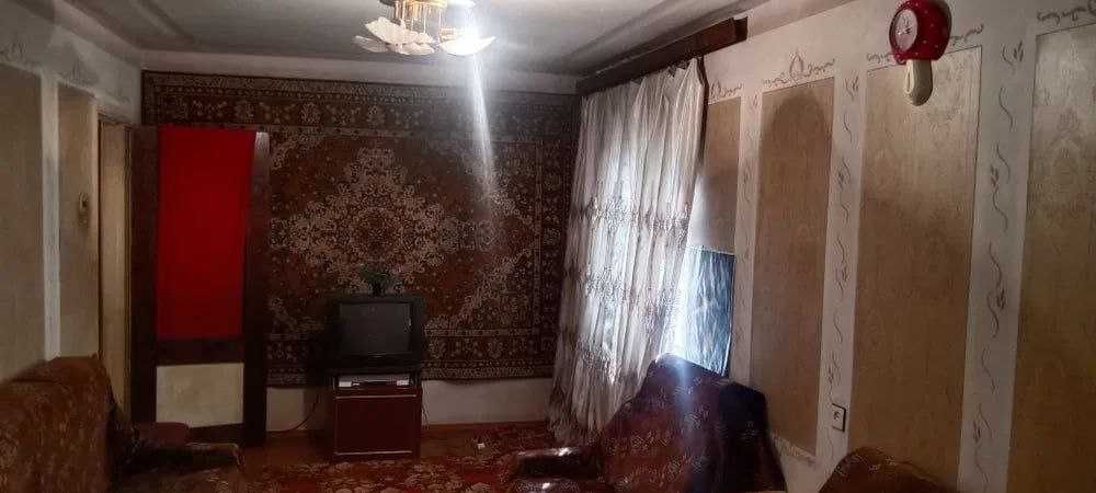 Чиланзар 26кв 1комнатная
1.2.4. кирпич 42м² торец
балкон 2/6 меб тех