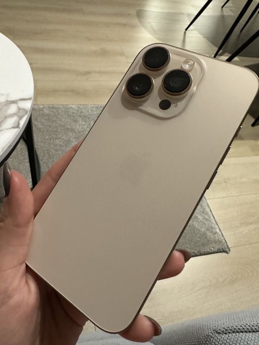 Iphone 16 pro Desert Titanium