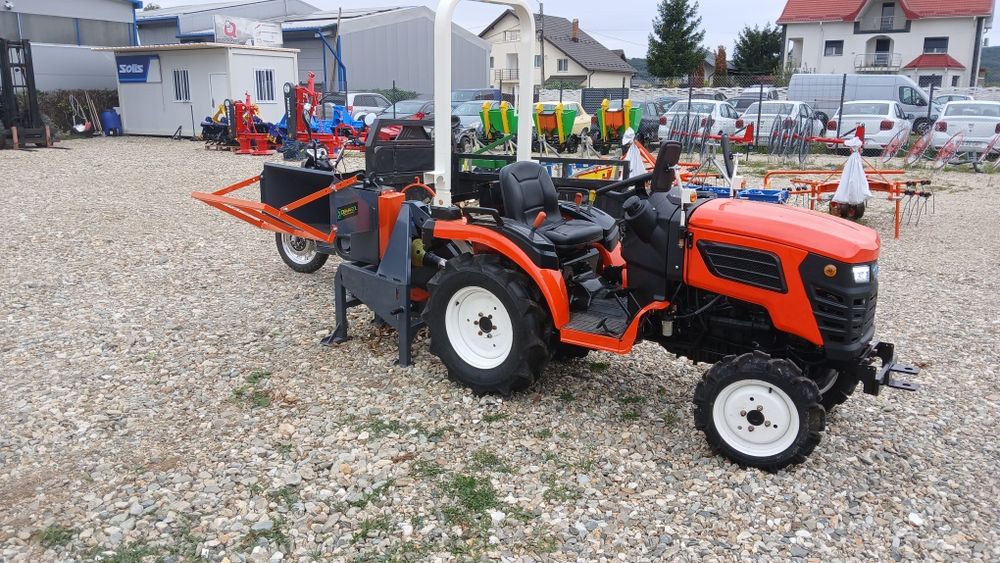 Tractor 25 cp 4x4 motor 4 pistoane