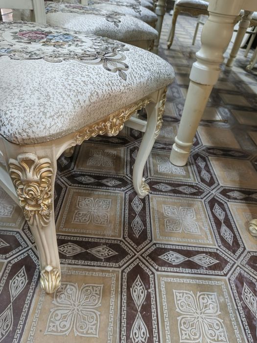 14 kishilik stol stul sotiladi