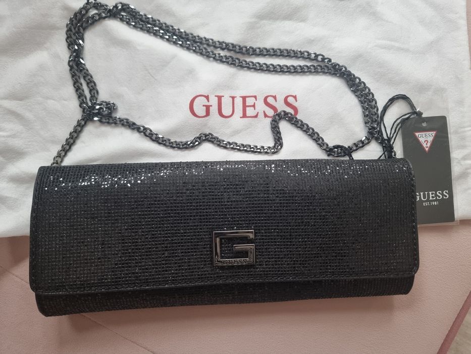 Дамска чанта Клъч на Guess в черно