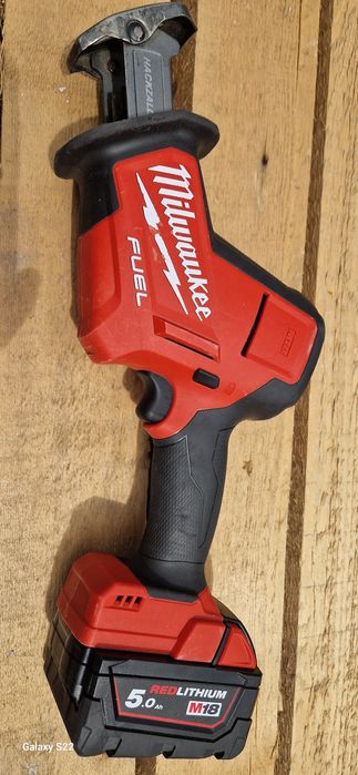 Milwaukee ferestrau sabie pe acumulatori
