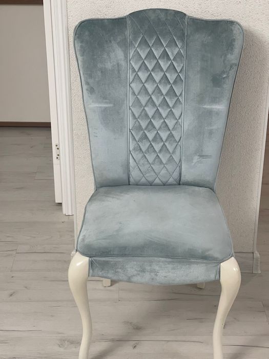 Продам 8 штук стульев