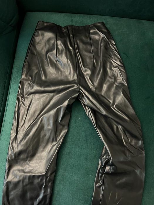 Pantaloni H&M piele sintetica neagra, S