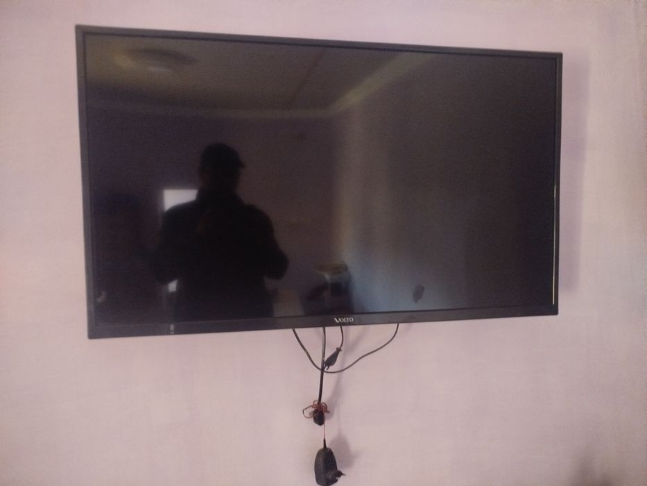 Televizor 43lik ekran patsvetkasi kuygan