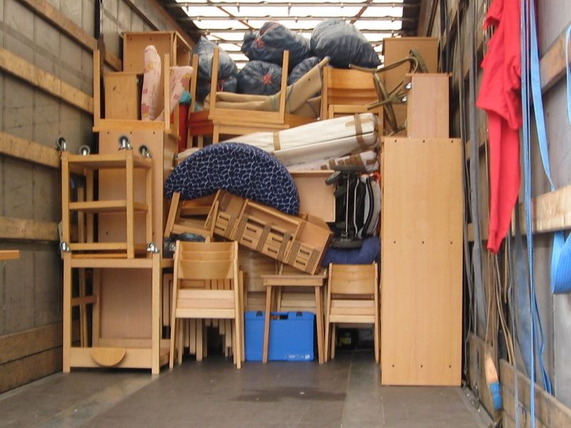 Debarasam curti apartamente hale magazii