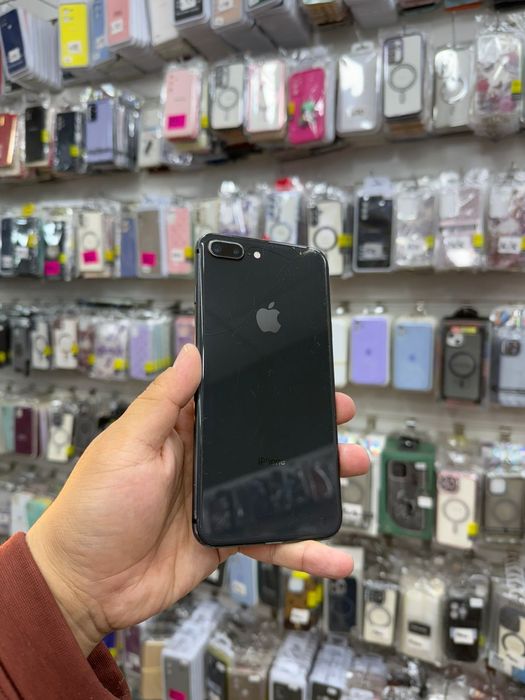 Iphone 8 плюс  64 гв