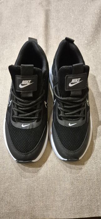 Дамски маратонки Nike