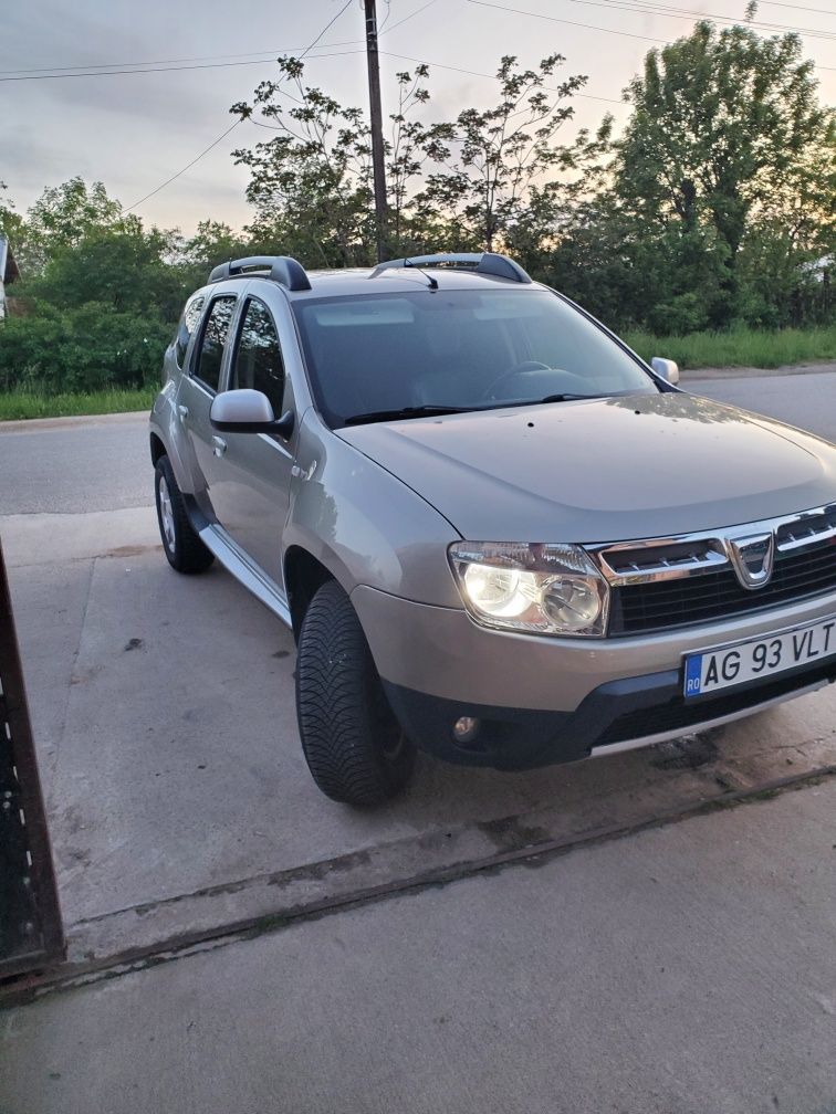 Vând Dacia Duster