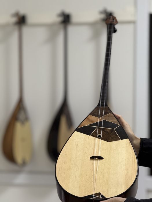 Домбыралар тікелей шеберханадан. Ақтөбе қаласы