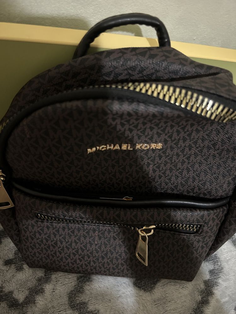 Кожена раница Michael Kors