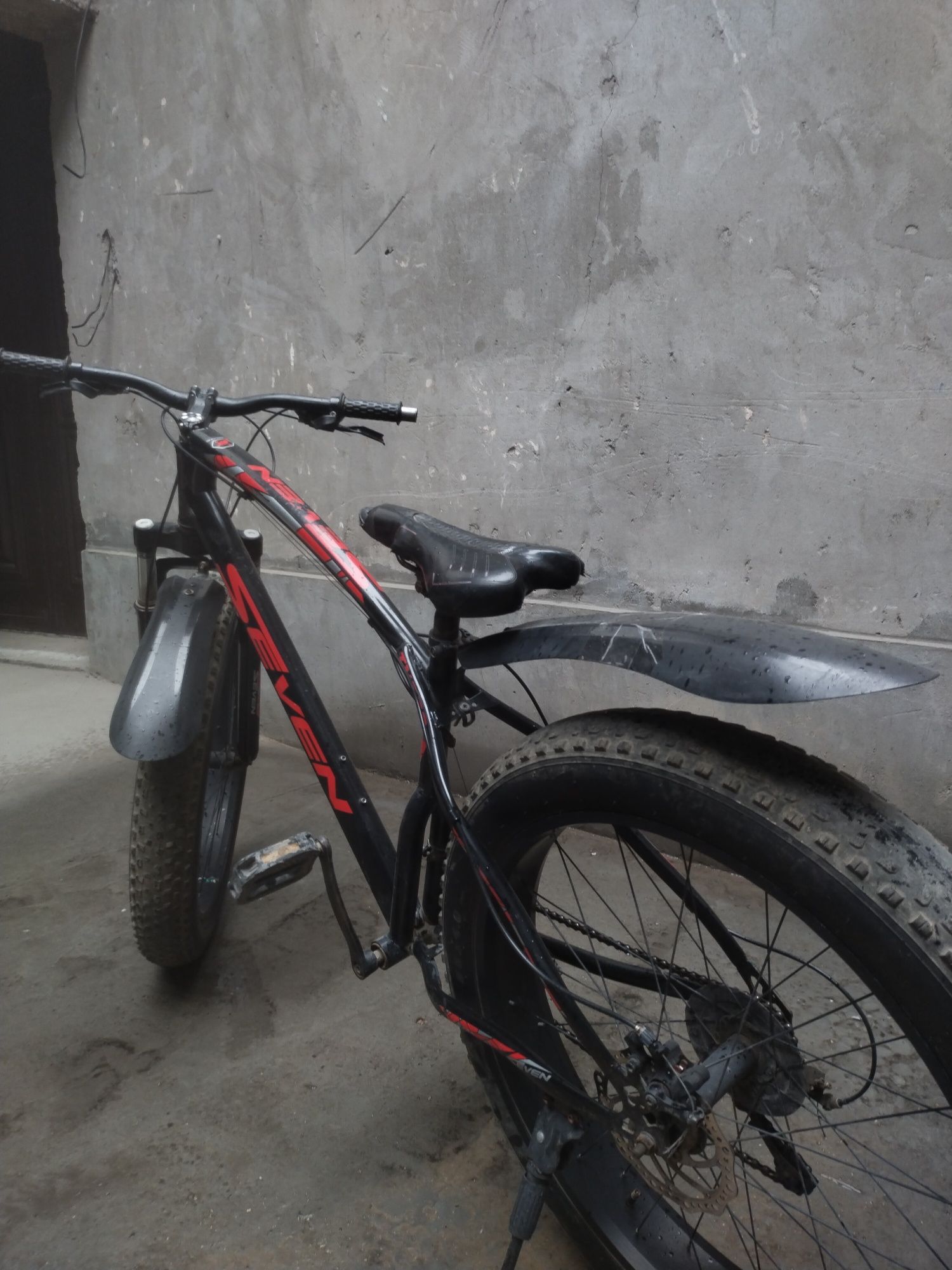 Velosiped shiroki balon