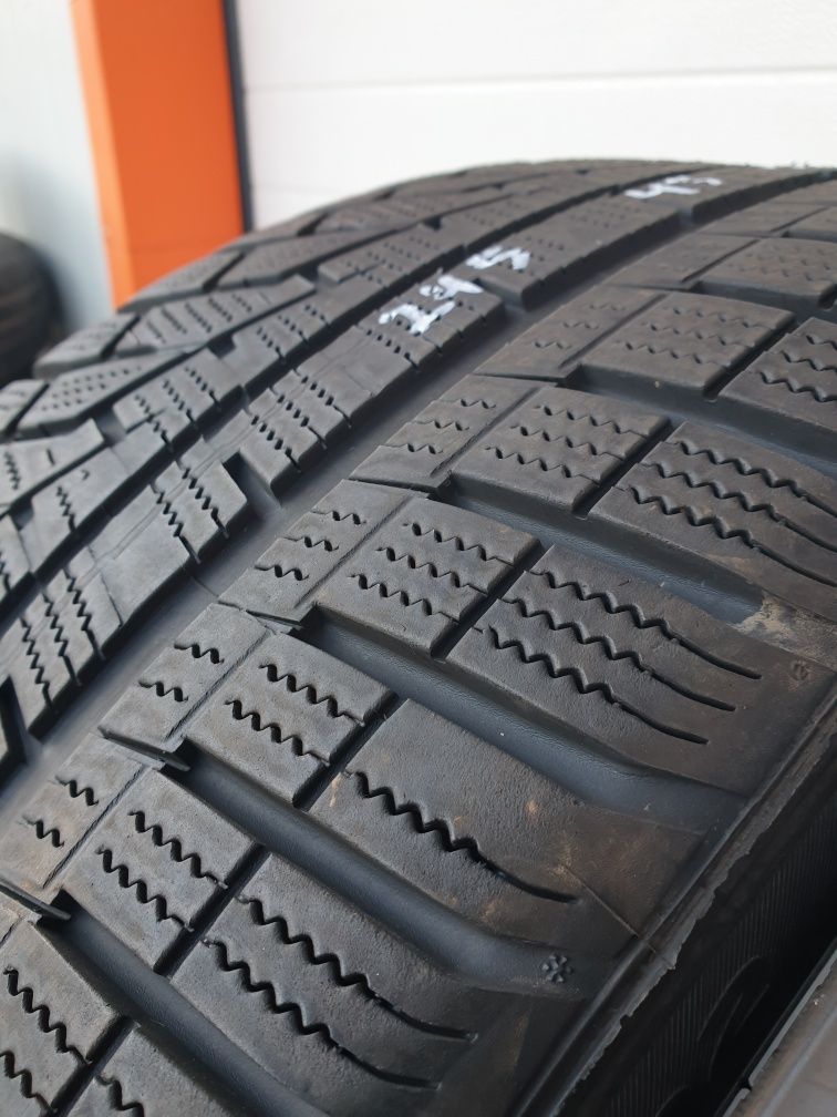 Зимни гуми 2 броя HANKOOK Winter Icept Evo2 245 45 R20 дот 3320