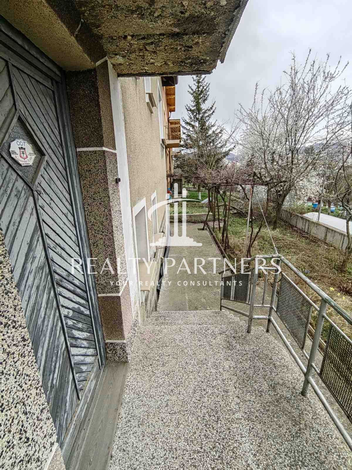 Продаваме къща гр. Перник, кв. Църква
