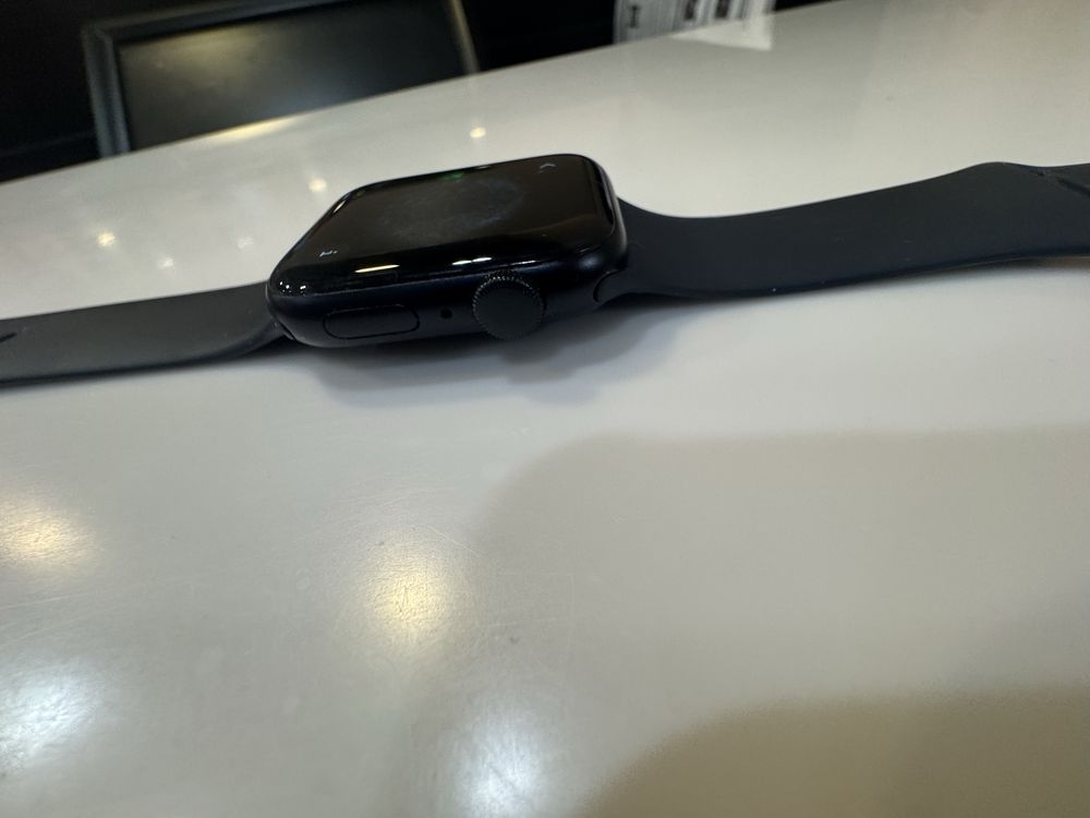 Продавам Apple watch se 45mm 2022