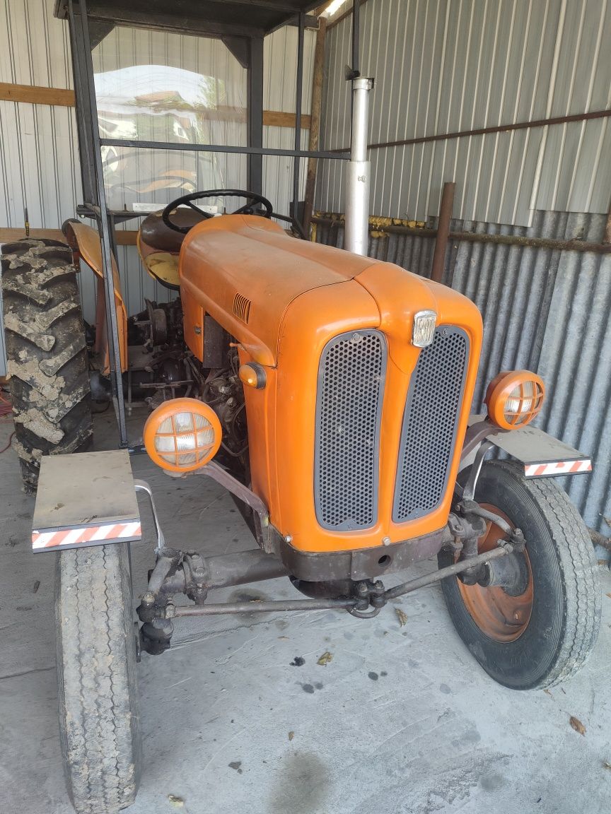 Vând tractor fiat 411R plus plug 2 brazde