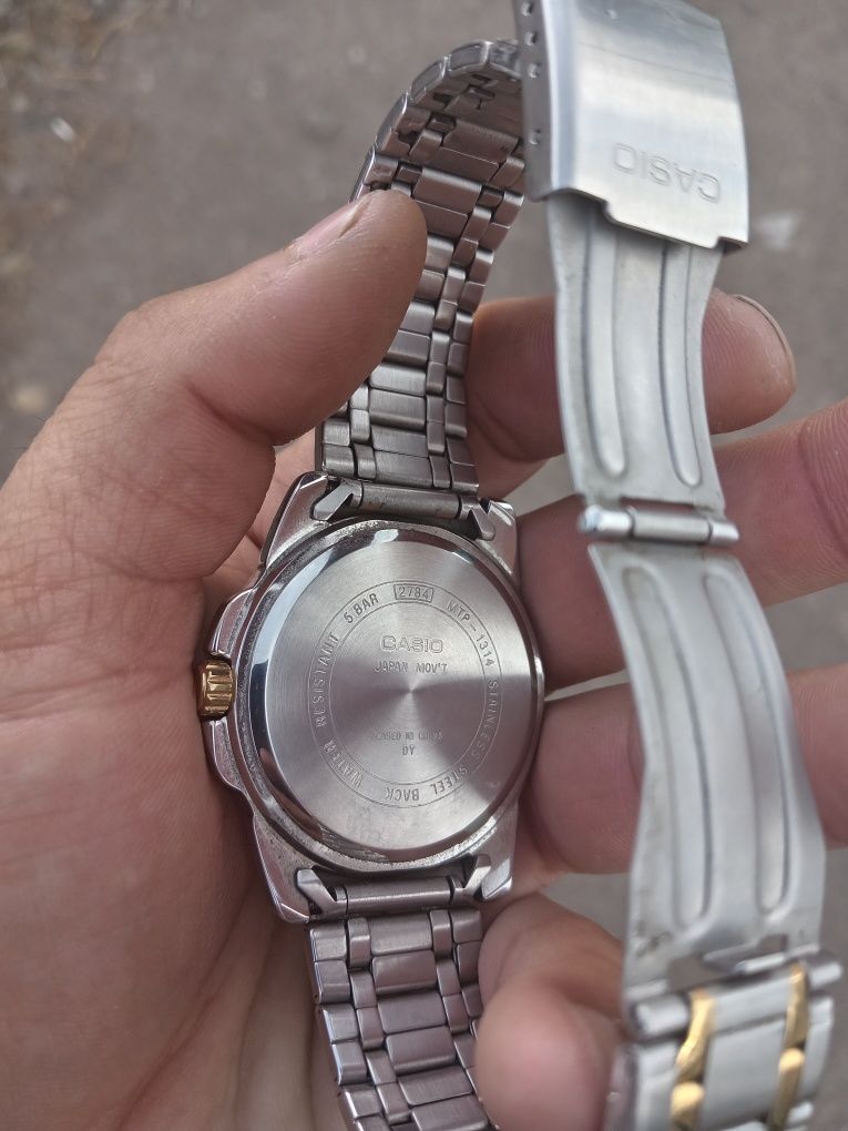 Продам Casio часы оригинальные