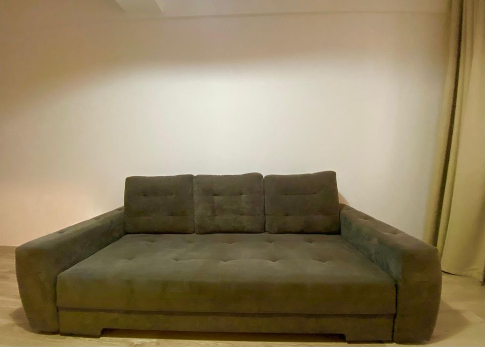 Canapea extensibila cu 3 locuri