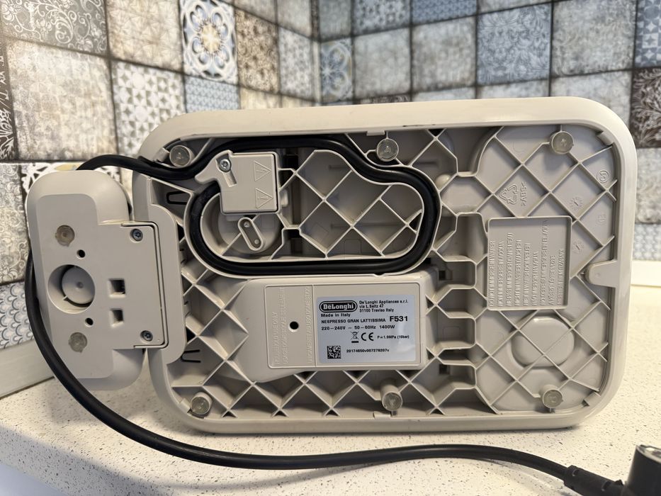 Espressor cu capsule Nespresso by De'Longhi Gran Lattissima, 19 bar