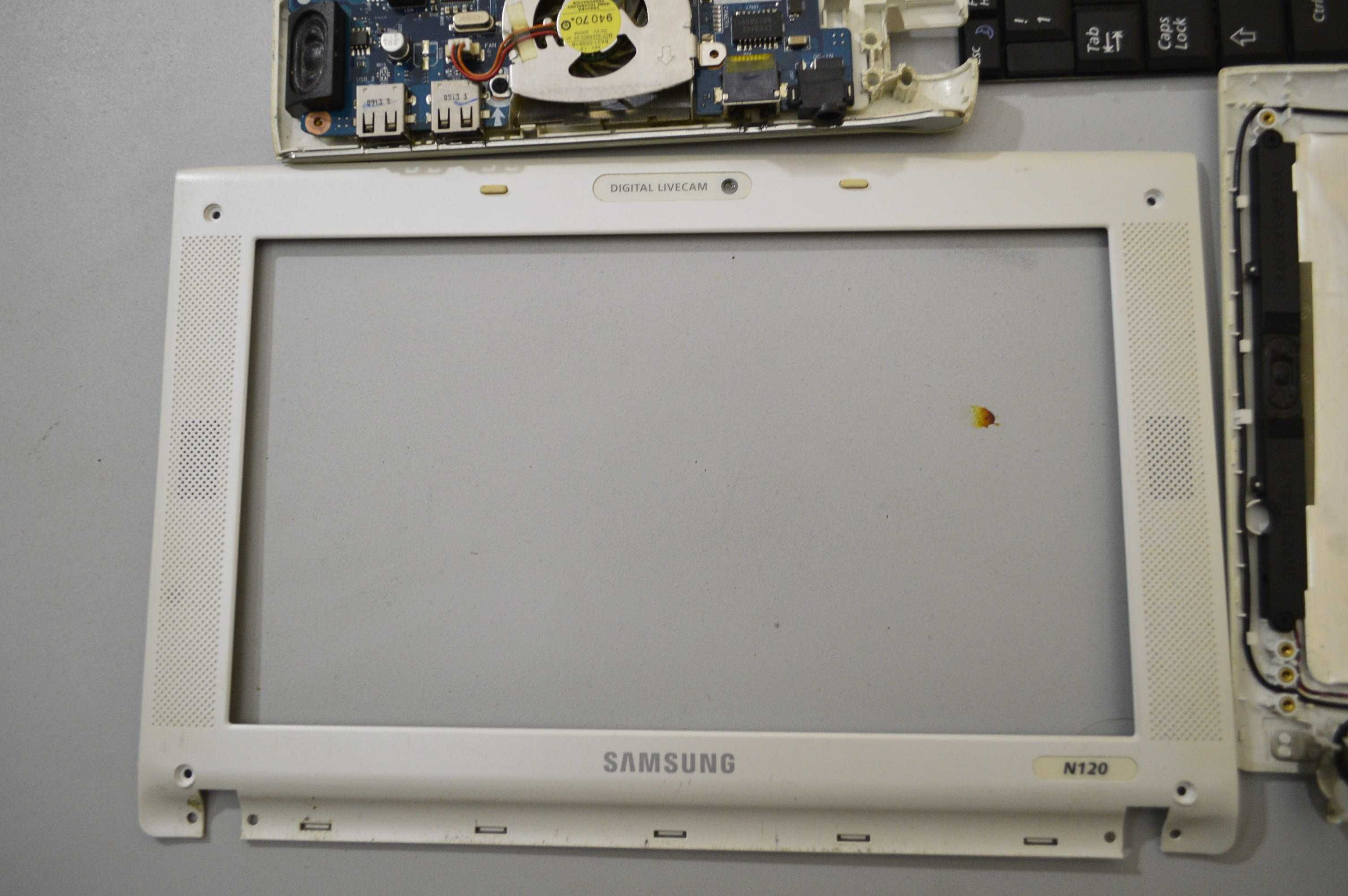 Остатъци части от лаптоп Samsung N120