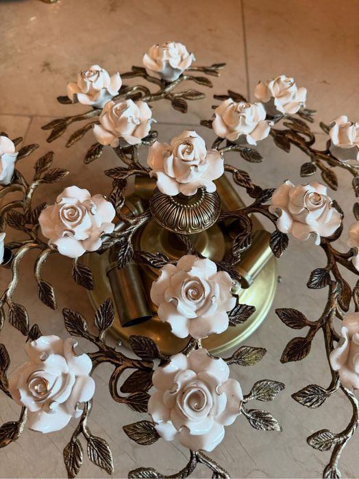 Plafoniera din bronz cu decor portelan/ cristal