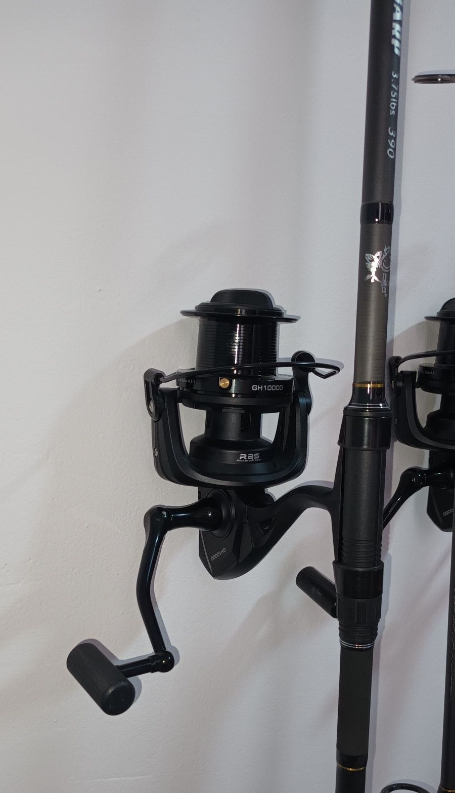 SET 4 Lansete FL LEGEND CARP 3.90 m 3.75 Lbs + 4 Mulinete GH10000