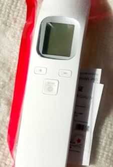 Termometru digital compact cu infrarosu