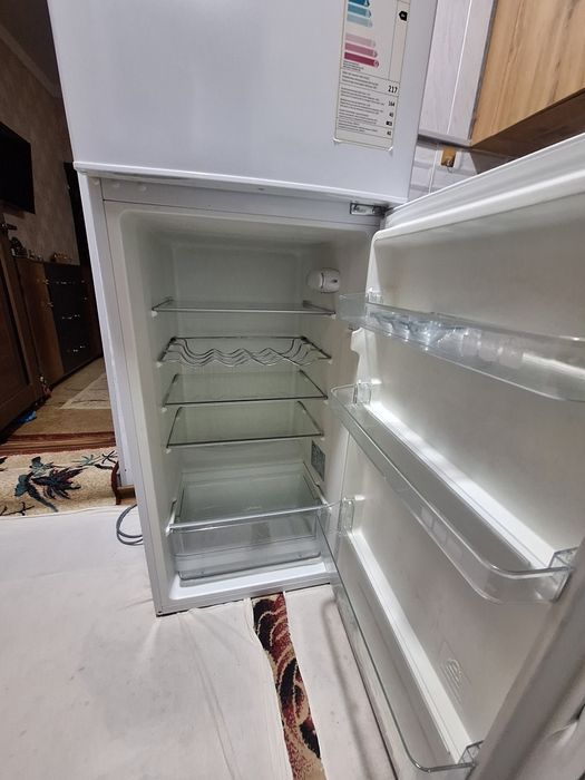 Холодильник Midea в хорошем состоянии как новый