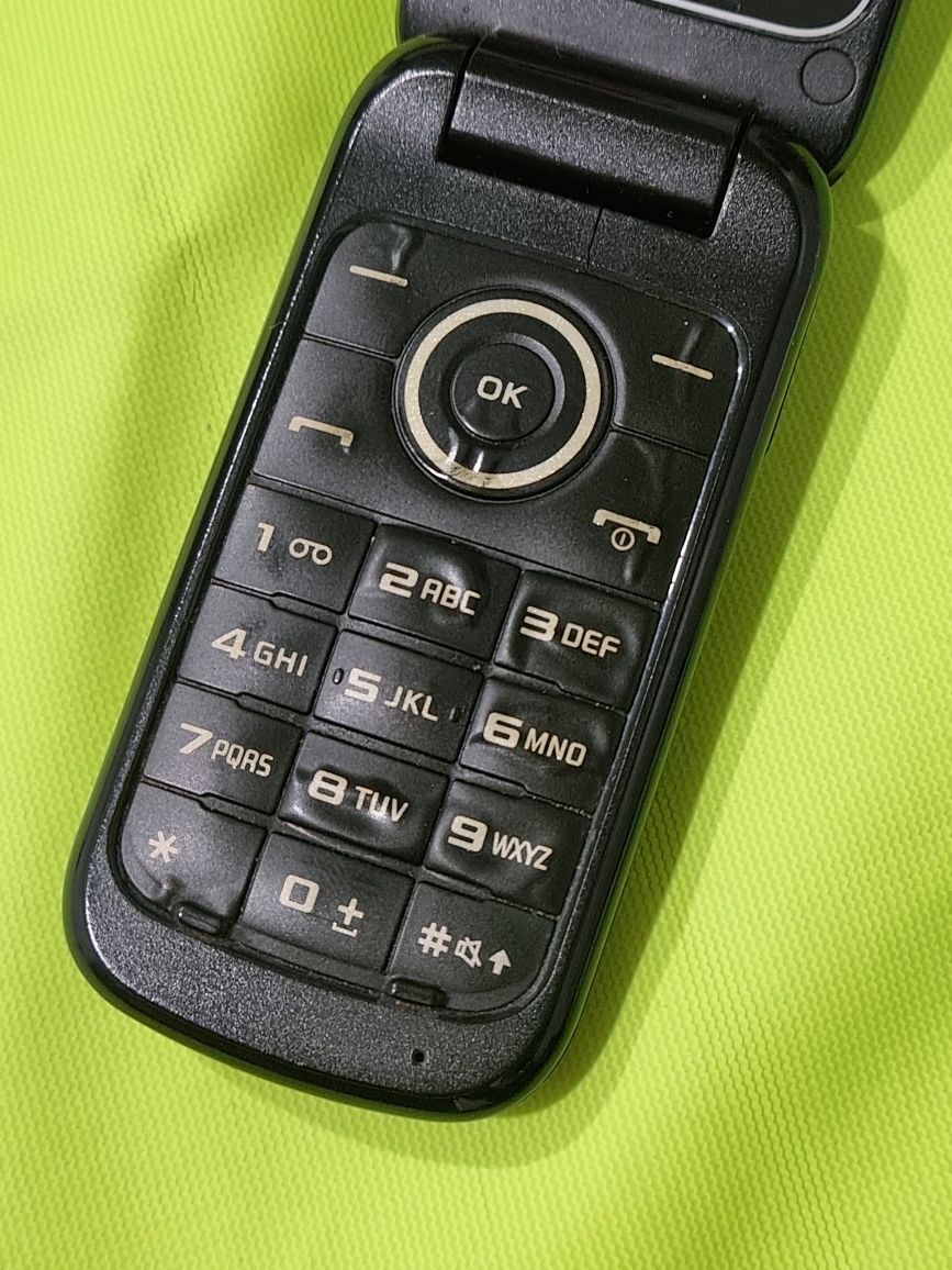 Telefon cu clapeta GT-E1190  cu incarcator original